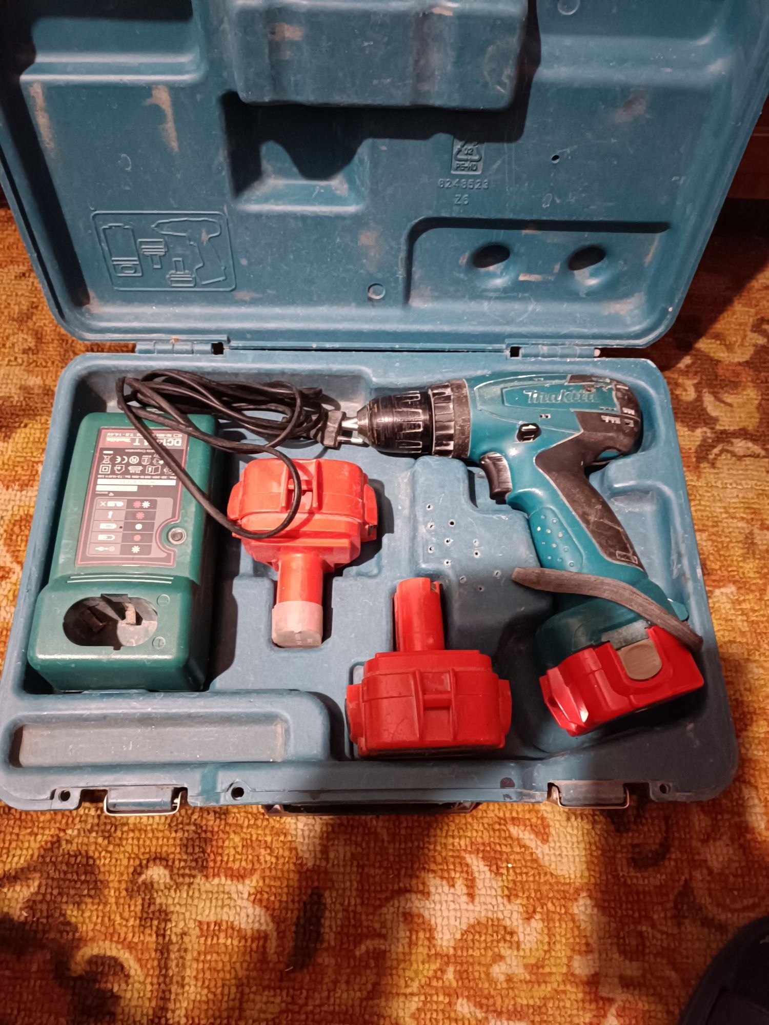 Шуруповёрт Makita 6271d