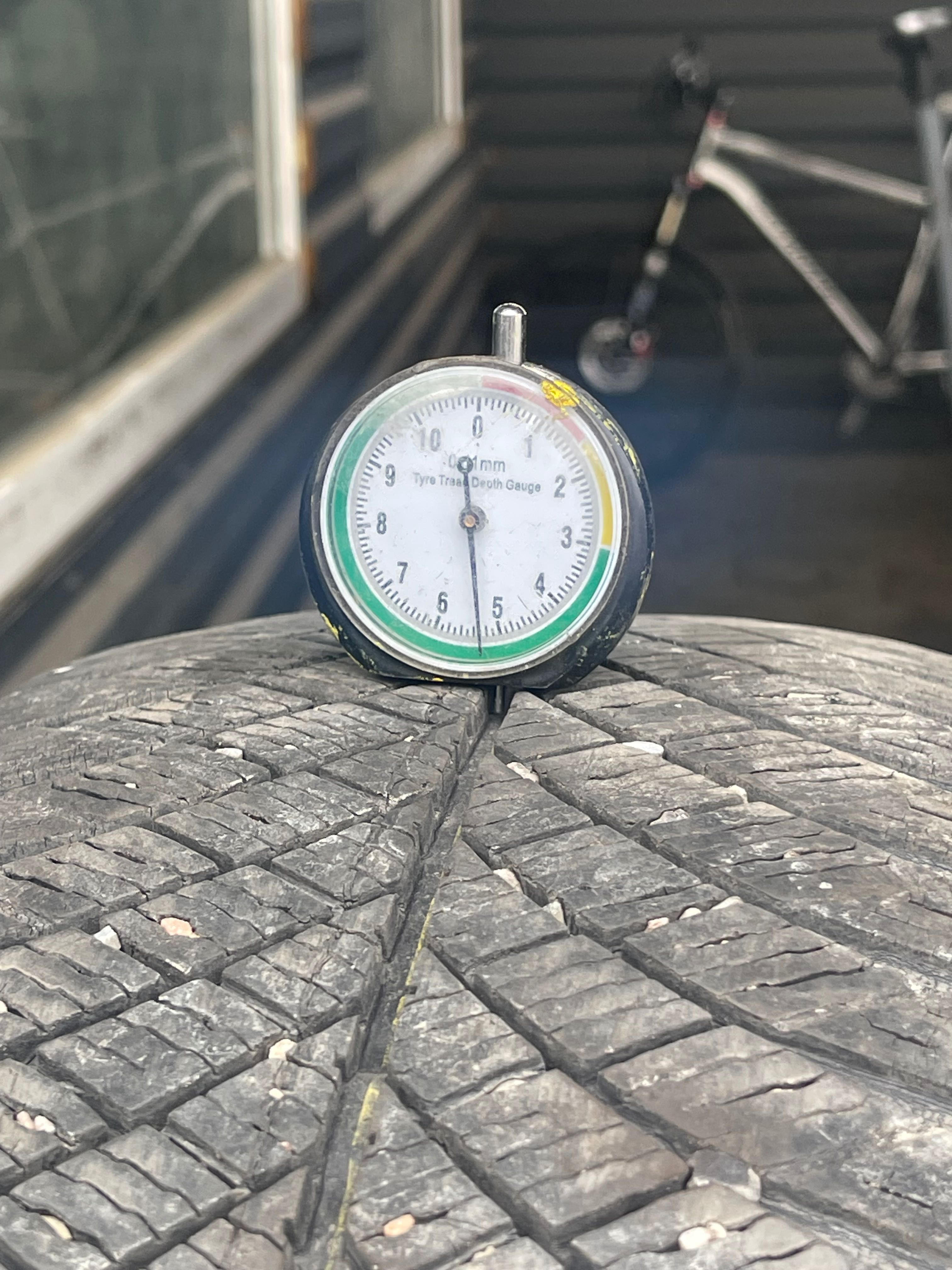 Зимові шини 205/60 R 16