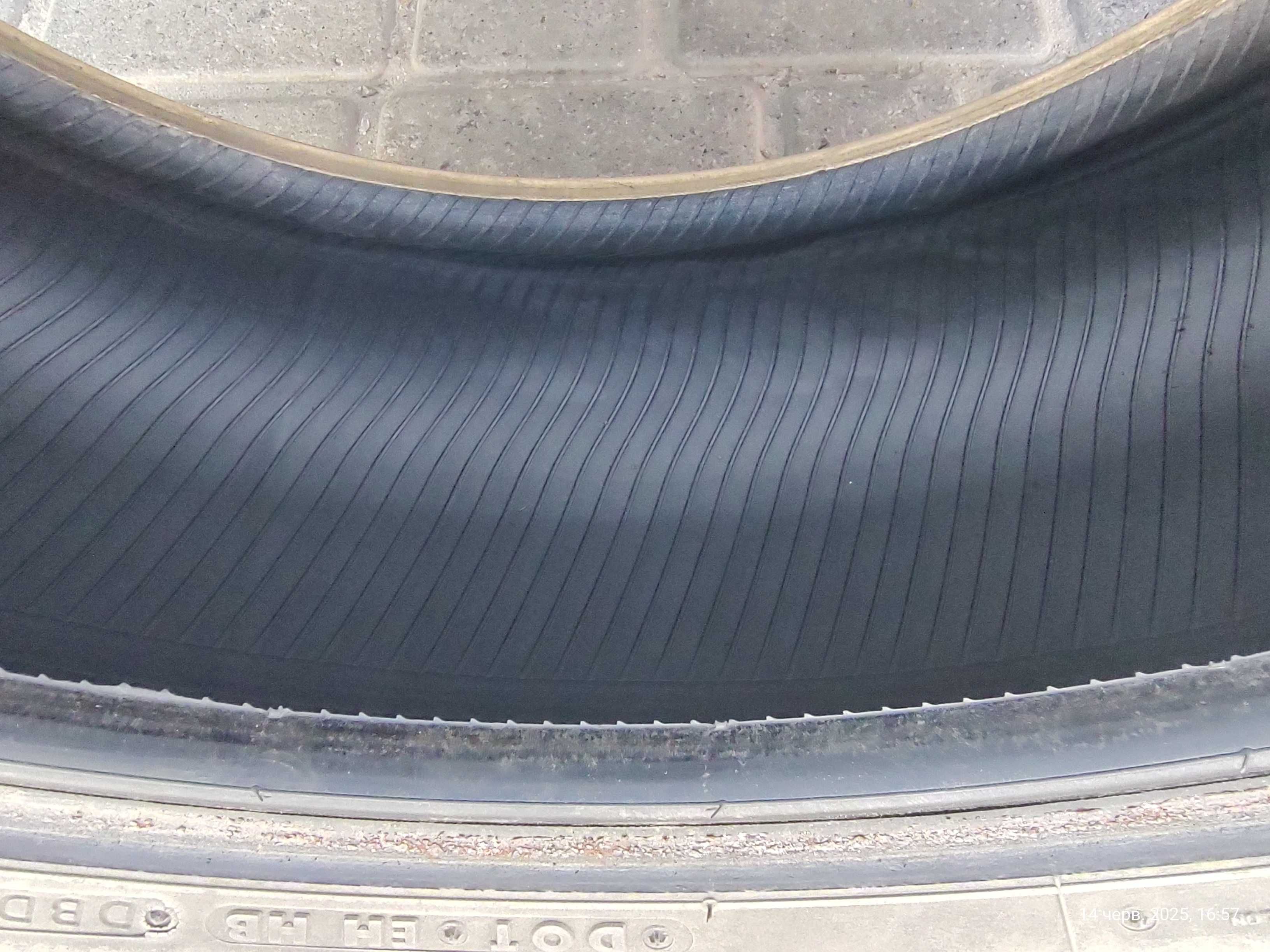 Шини зима Bridgestone Blizzak DM-V2 215/65 R16 98S
