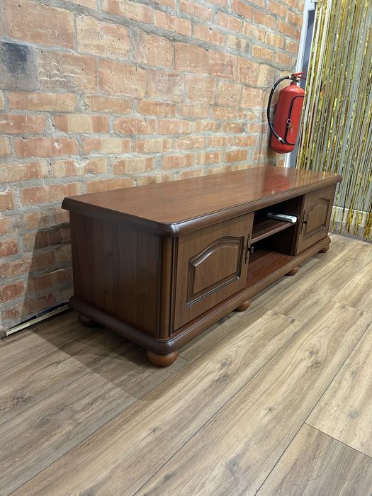 Szafka RTV z półkami