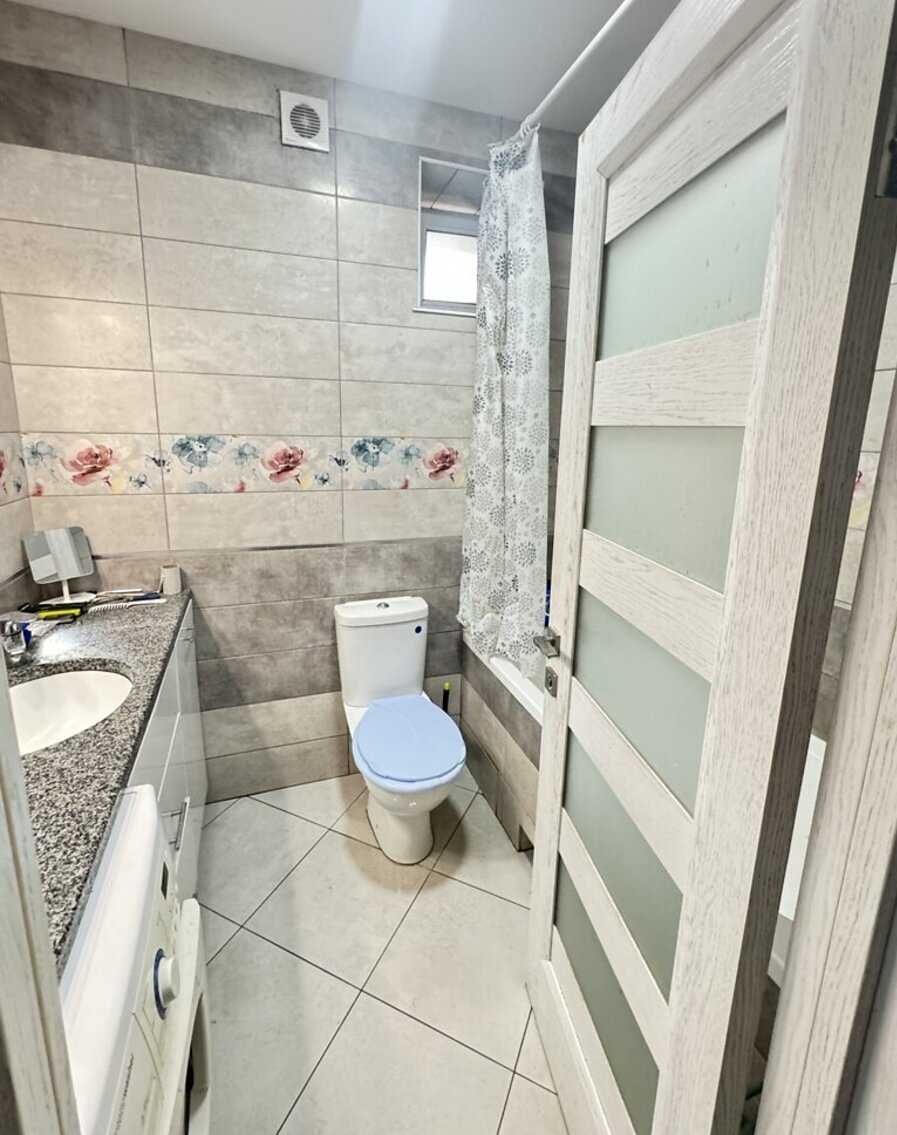Продається двокімнатна квартира в центрі м. Гнівань