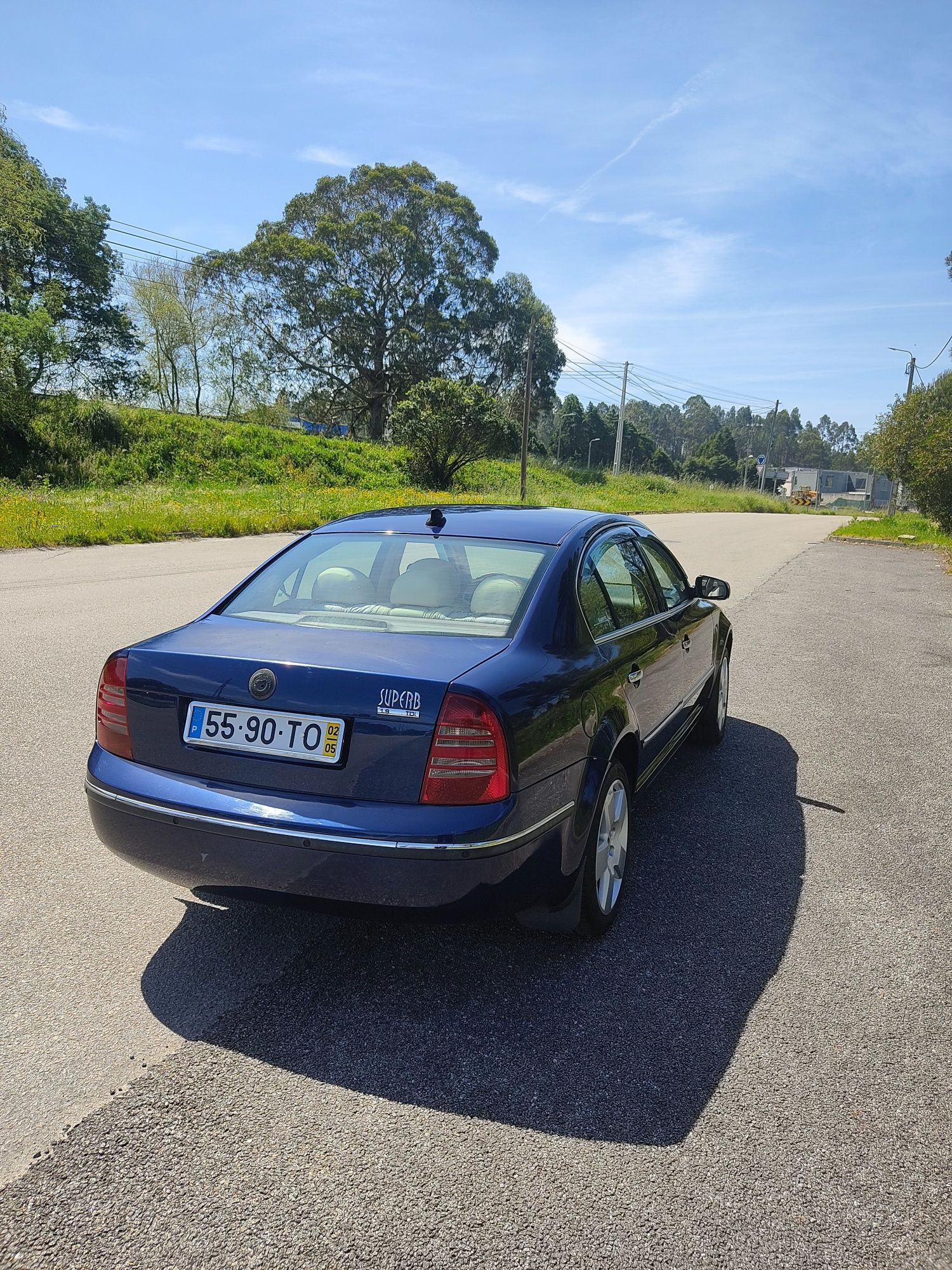 Vende-se Skoda Superb com Full extras em muito bom estado.