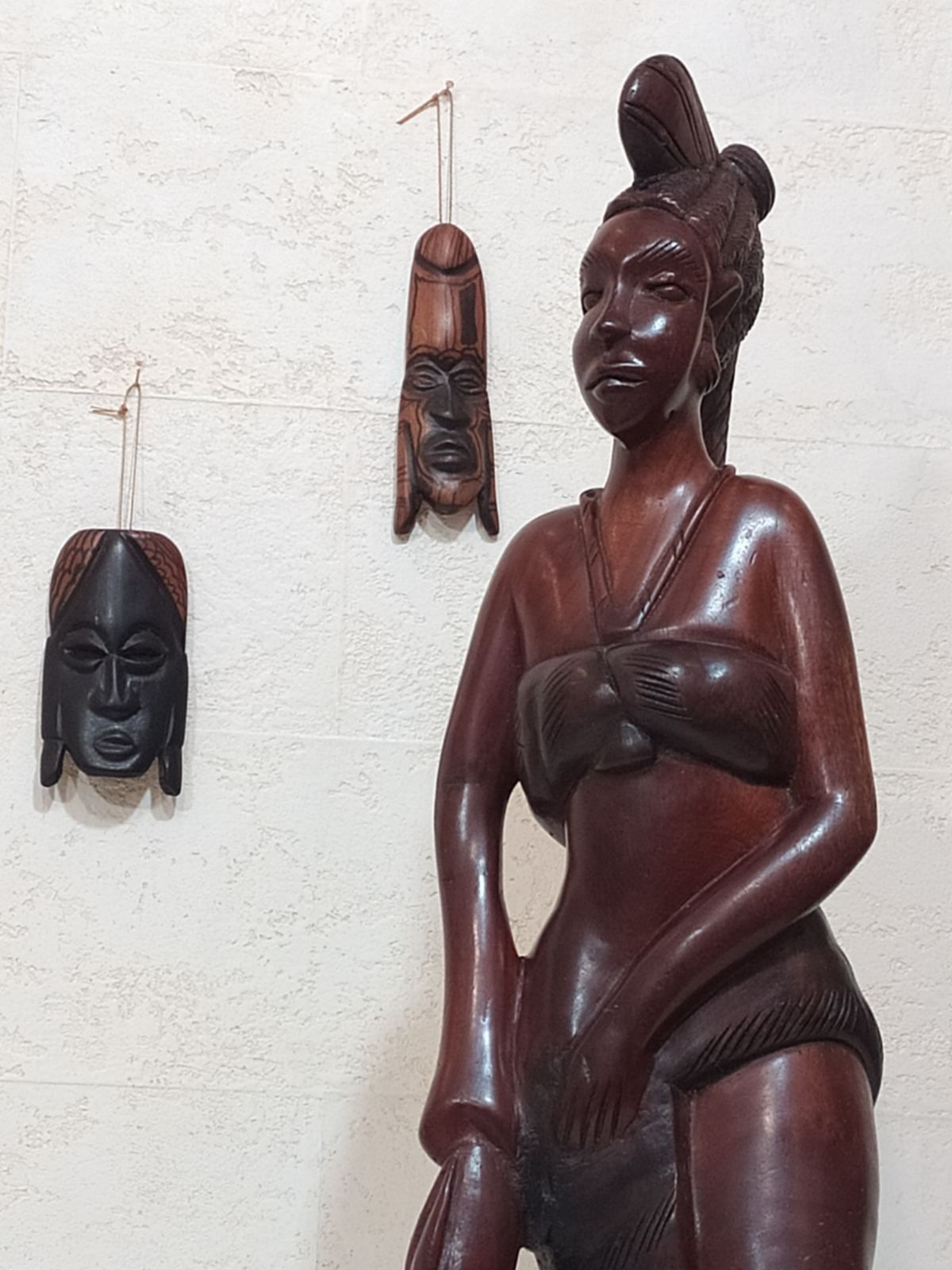 Большая статуэтка из красного дерева.Скульптура деревянная.Африка.