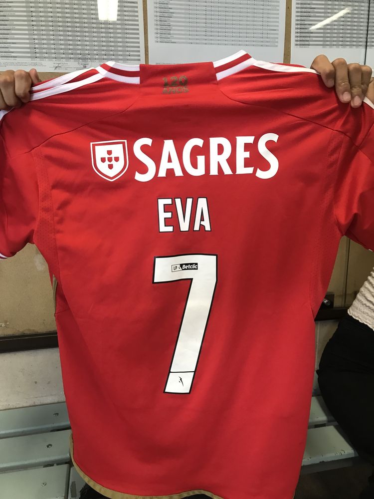 camisa do benfica escrito Eva 7