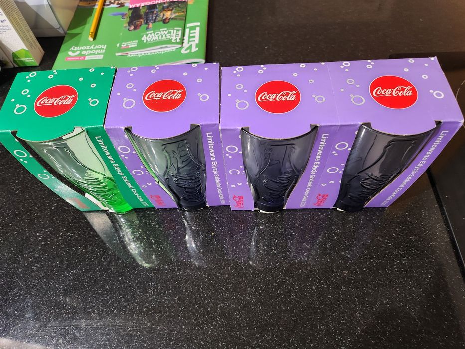 4 szklanki Coca Cola z 2020 r. Mcdonalds
