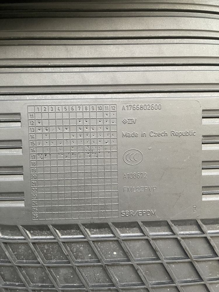 Tapetes de boracha originais Mercedes