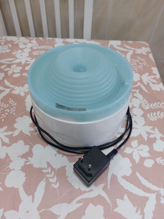 Bebedouro água corrente para gato.