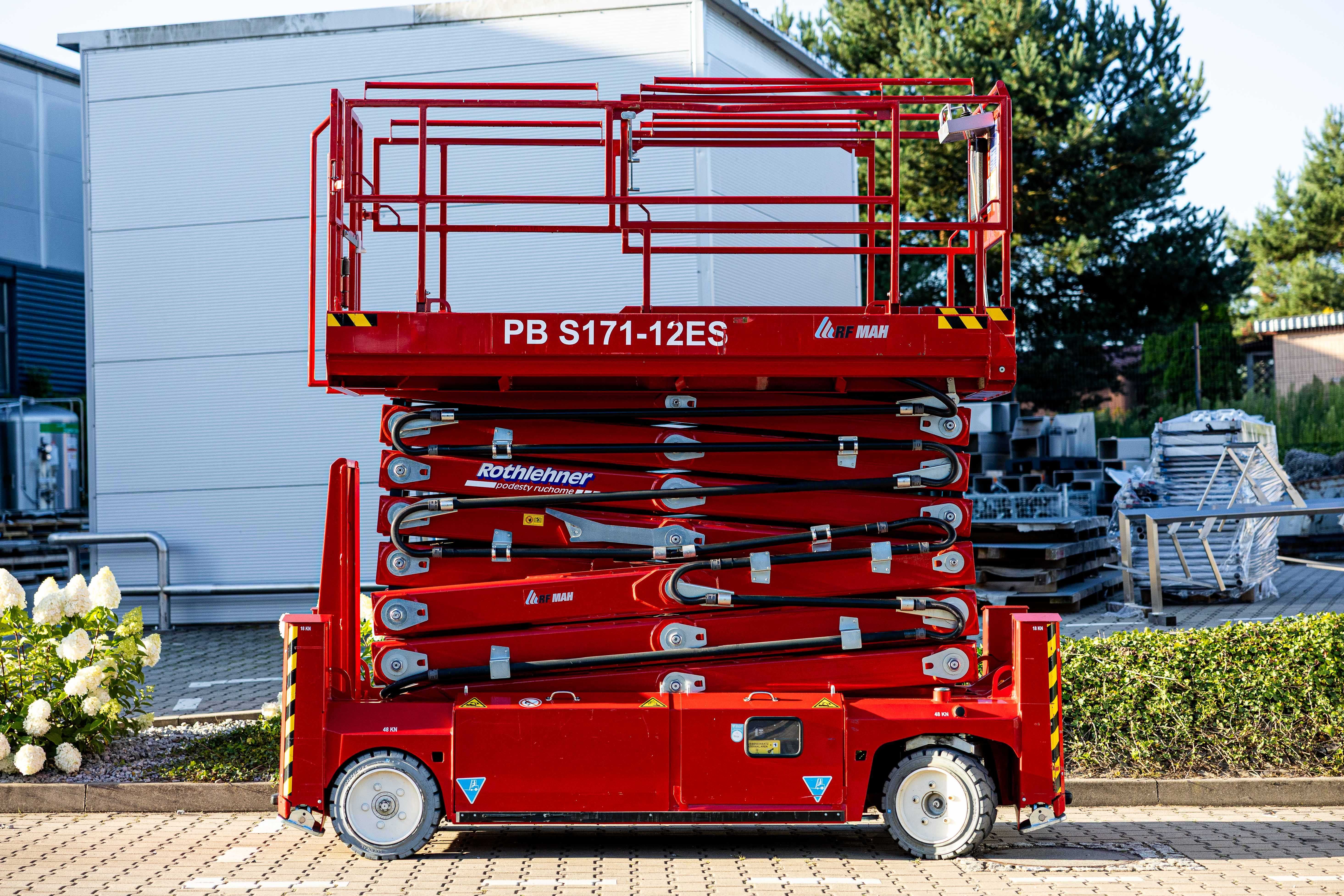 Podest nożycowy PB Lifttechnik S171-12E wysokość robocza 17,10 m