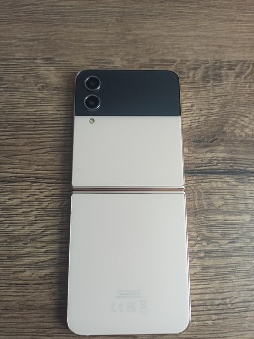 Telefon Samsung Galaxy Z flip4 złoty róż