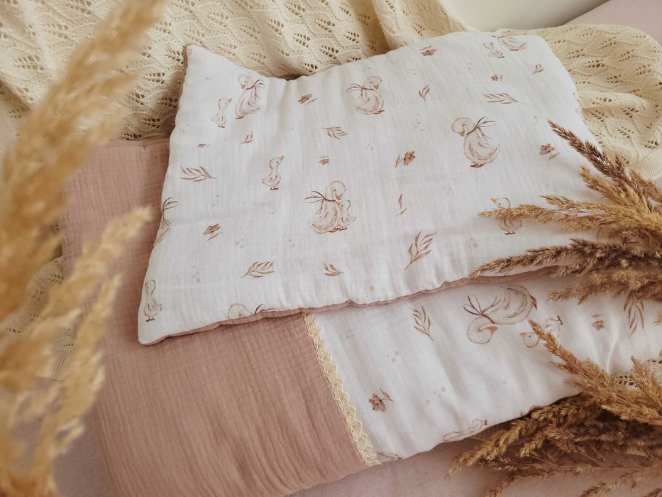 Komplet muślinowej pościeli niemowlęcej w gąski Mrs Dumpling