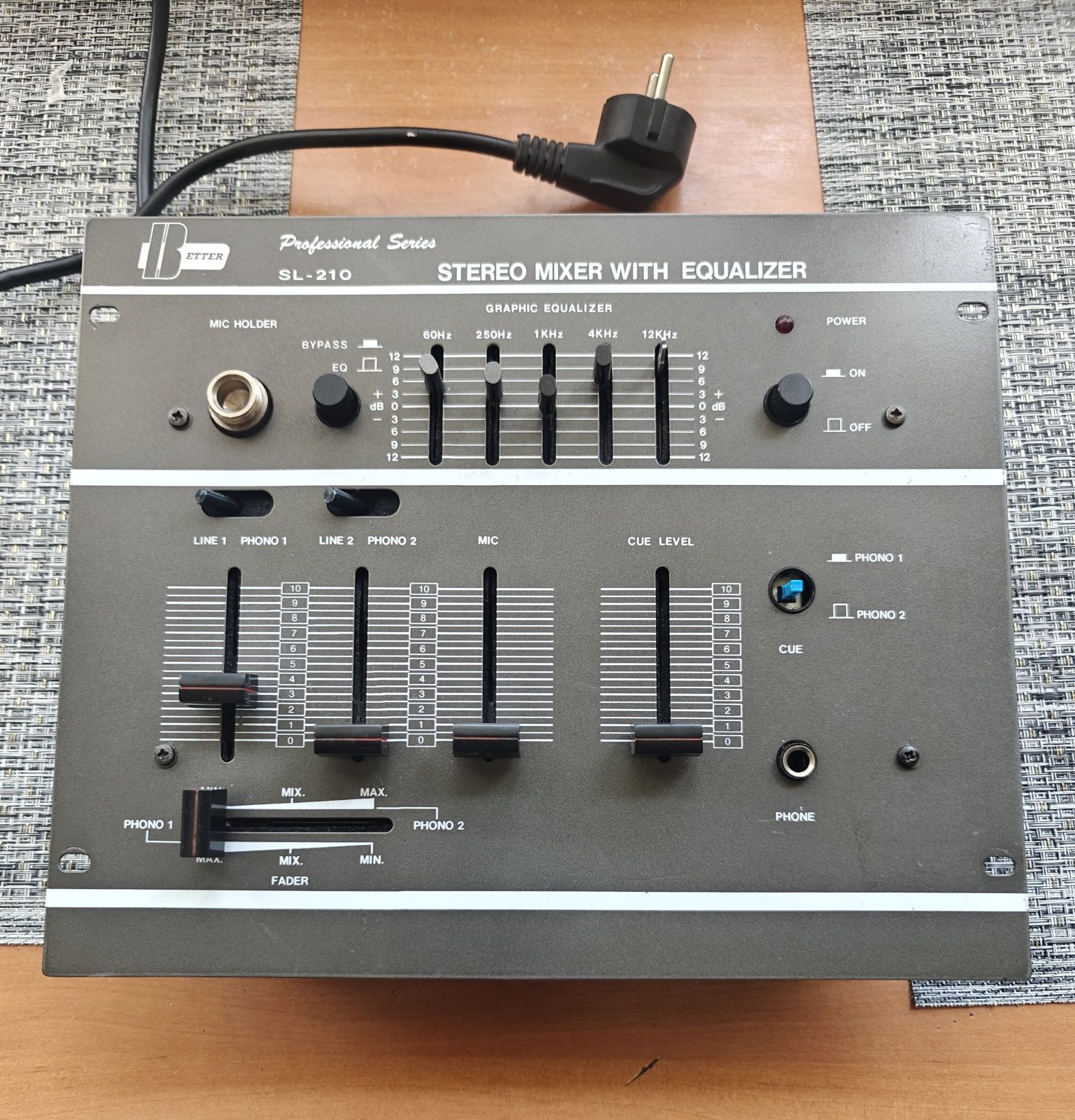 MIKSER audio Z EQUALIZEREM BETTER SL-210

stereo mixer