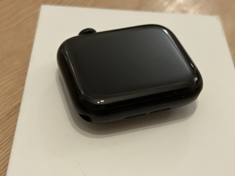 j. NOWY Apple Watch SE 2gen GPS 44mm koperta z aluminium A2723 MRE93QP