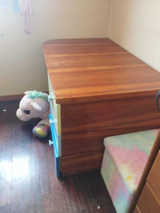 Secretária com 3 gavetas