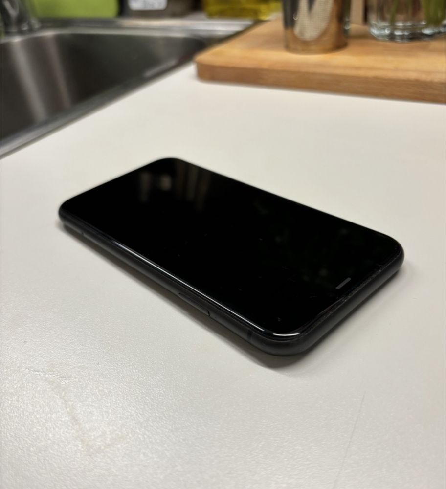 iPhone 11, 64GB black