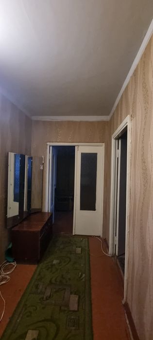 Оренда двокімнатної квартири на Таврійському . Другий поверх .