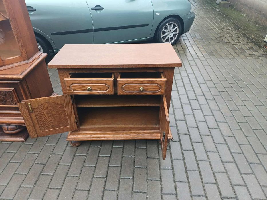 Prosta szafka dębowa