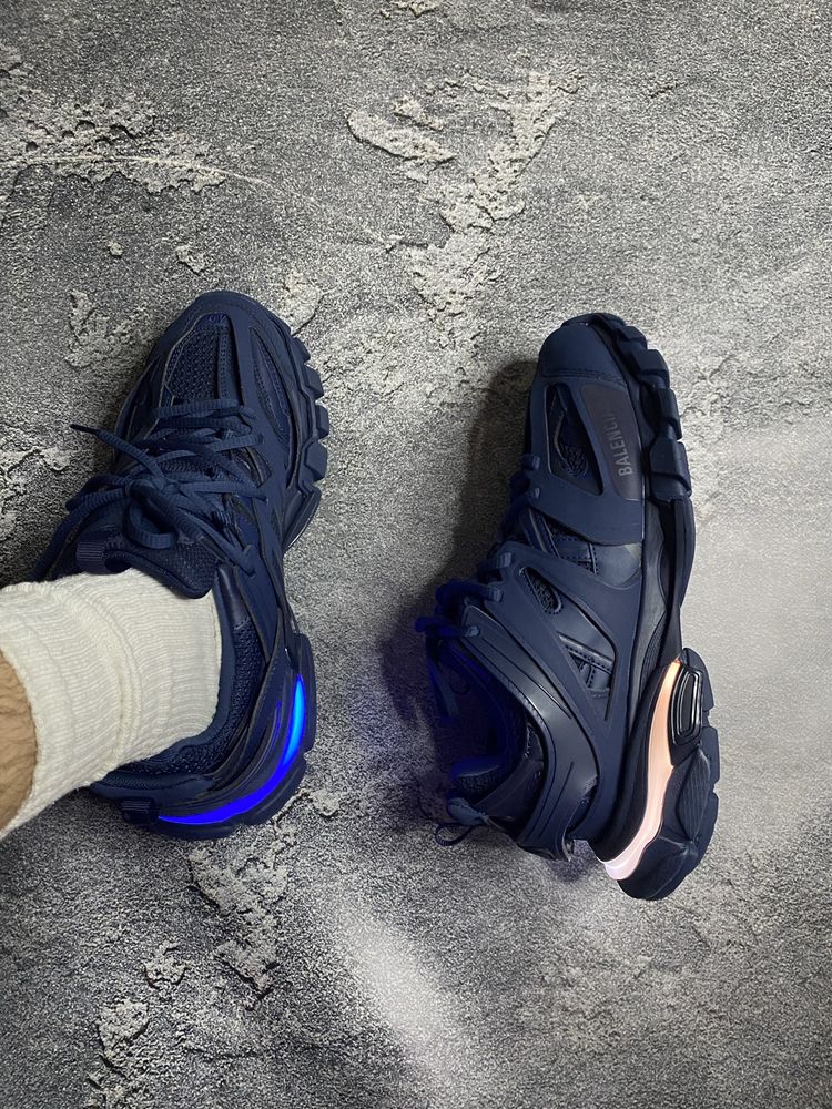 Balenciaga Led.