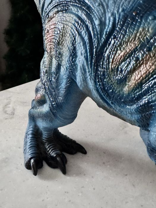 Динозавр великий новий