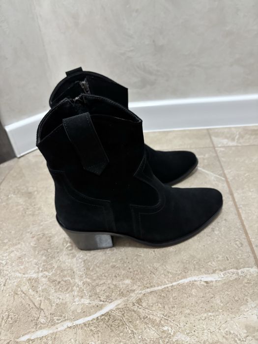 Черевики замшеві козаки на байці 37 ий 24 см стан нові