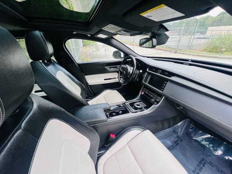 2016  Jaguar  XF
