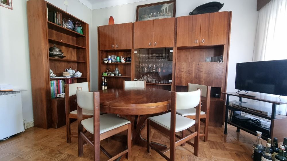 Conjunto de mobiliário vintage – mesa e cadeiras, móvel de sala