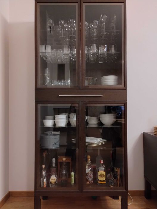 Zestaw mebli salonowych IKEA - witryna i komoda; stan bardzo dobry