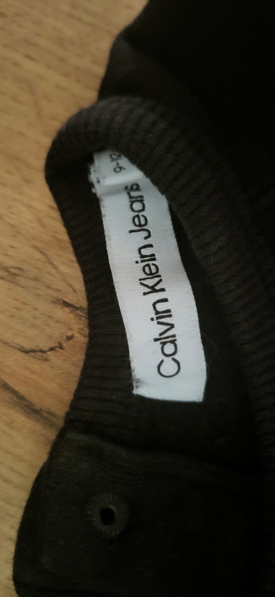 Dres dziecięcy Calvin Klein 9-12 mies.