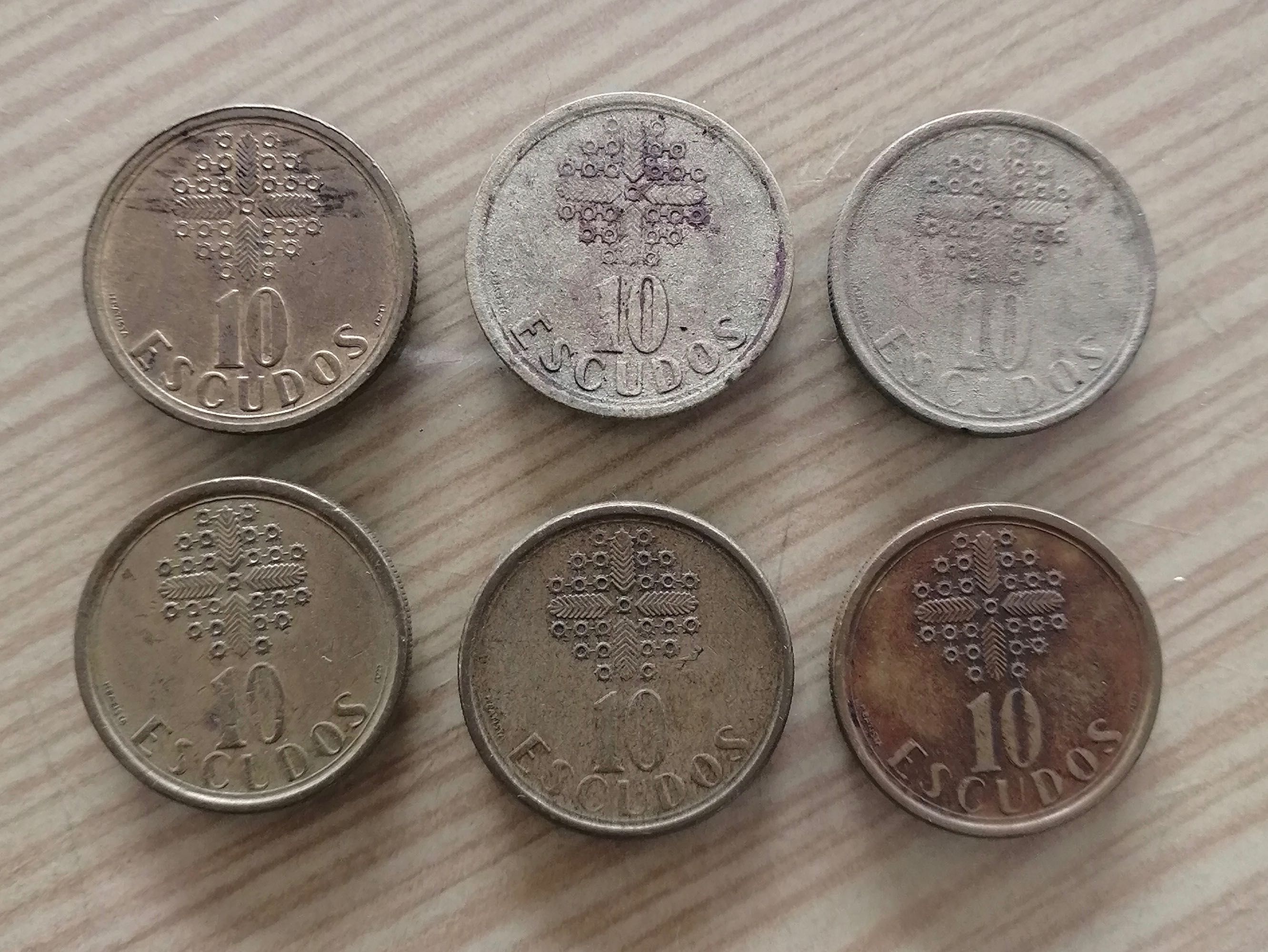 conjunto de moedas de escudos