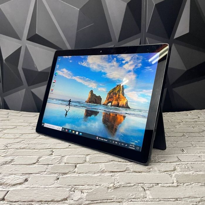 Dell Latitude 5285
• Procesor: Intel Core i3-7100U