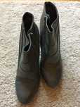Botins cinza