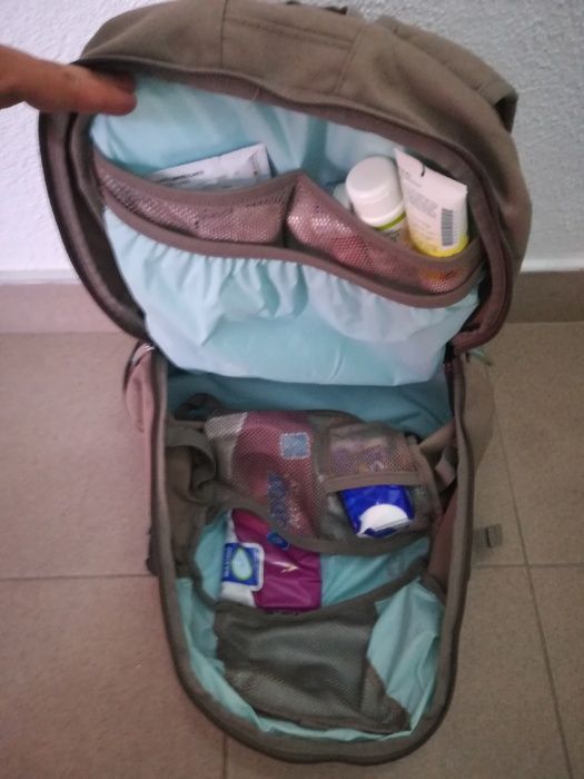 Mochila , mala ou saco para transporte de artigos de bébé da Quechua