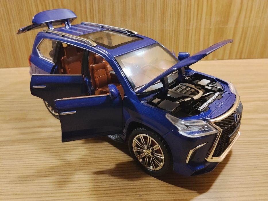 Коллекционная модель Lexus LX 570 1:24 автоэксперт Лексус металл свет