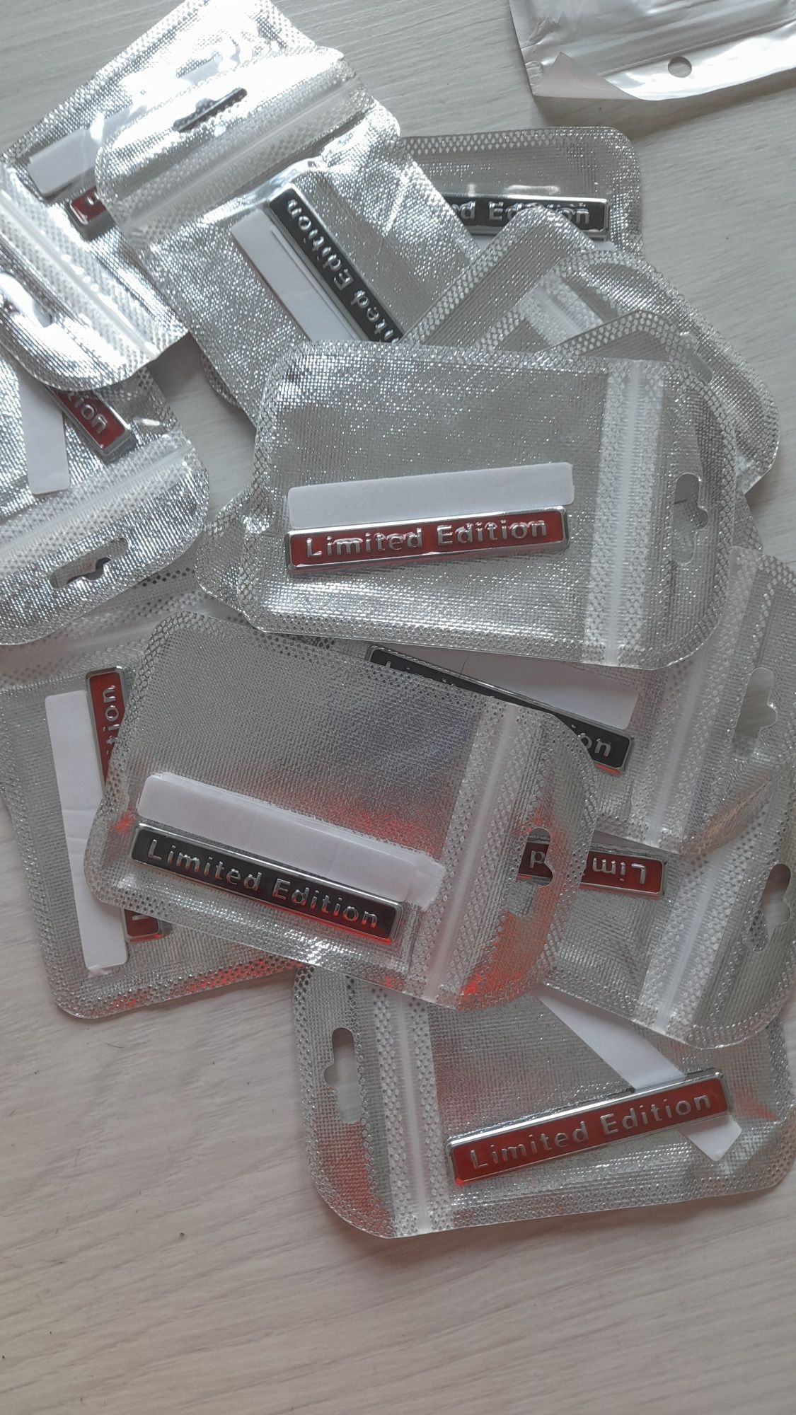Limited Edition napis logo chrom naklejane czarna /czerwona