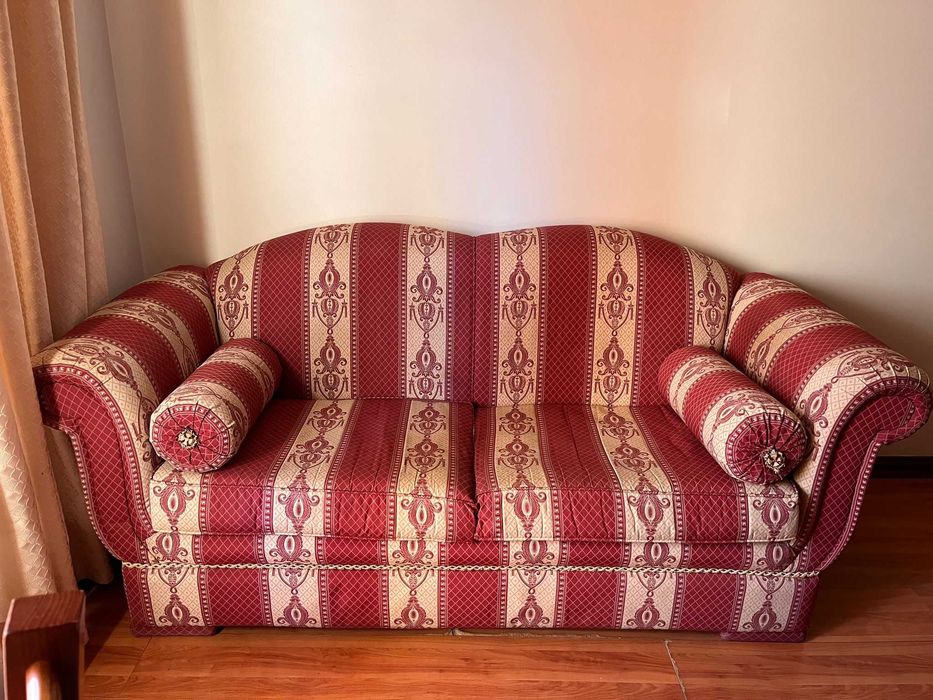 Sofá Vintage Capitonê em tecido