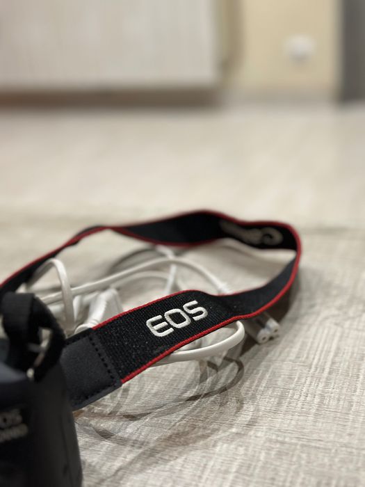 Câmara fotográfica com oferta de bolsa