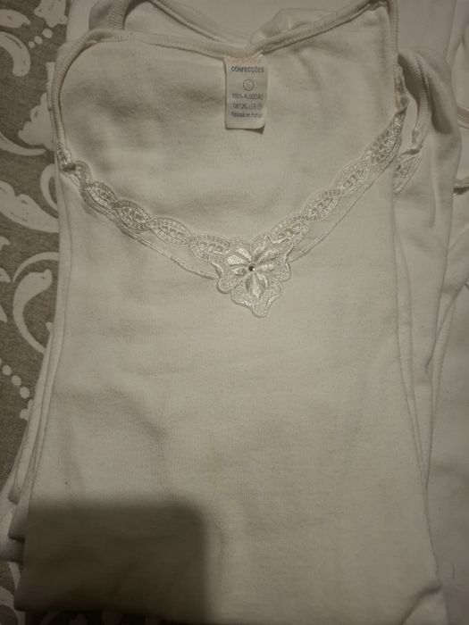 Camisola interior branca canelada ou lisa