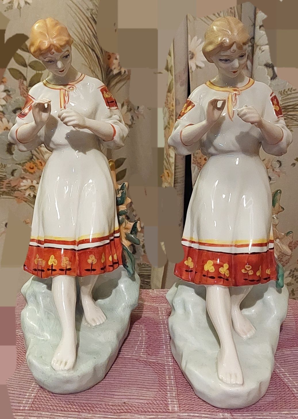 Фарфоровые статуэтки"Гадание на ромашке",Полонне.