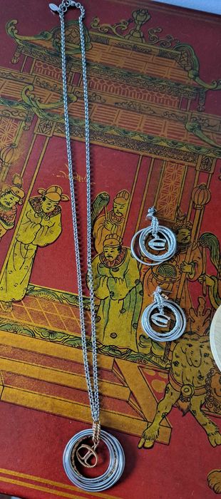 Óculos Tommy Hilfiger/Conjunto Just Cavalli/Pulseira Alex and Ani