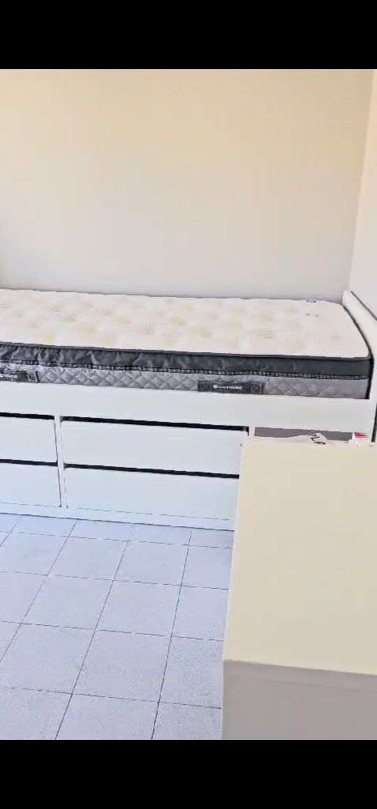Alugo quarto a rapariga