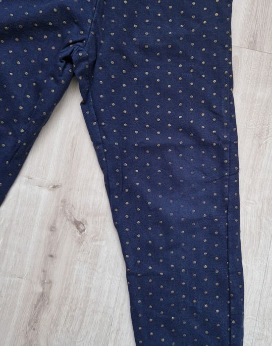 Spodnie dresowe w kropki 128
