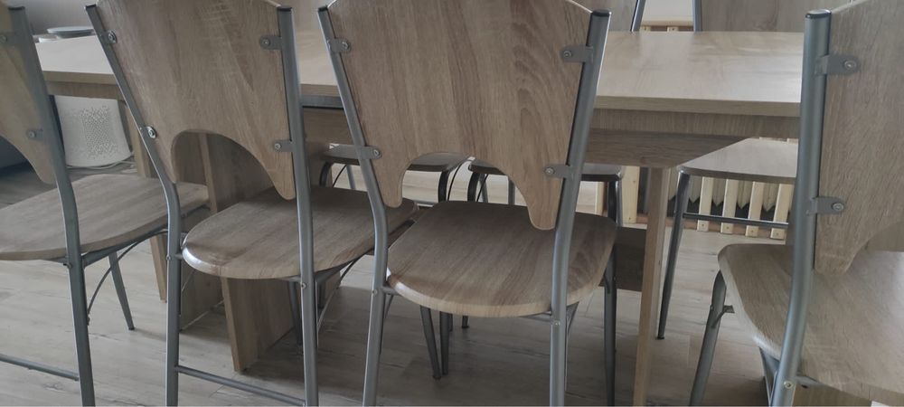 Stół i 8 krzeseł, stan idealny
