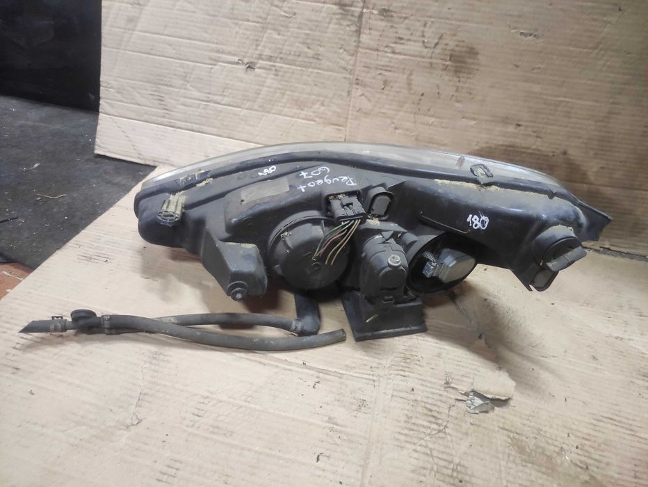 Фара Peugeot 607 фари Пежо 607 переднє світло Пежо