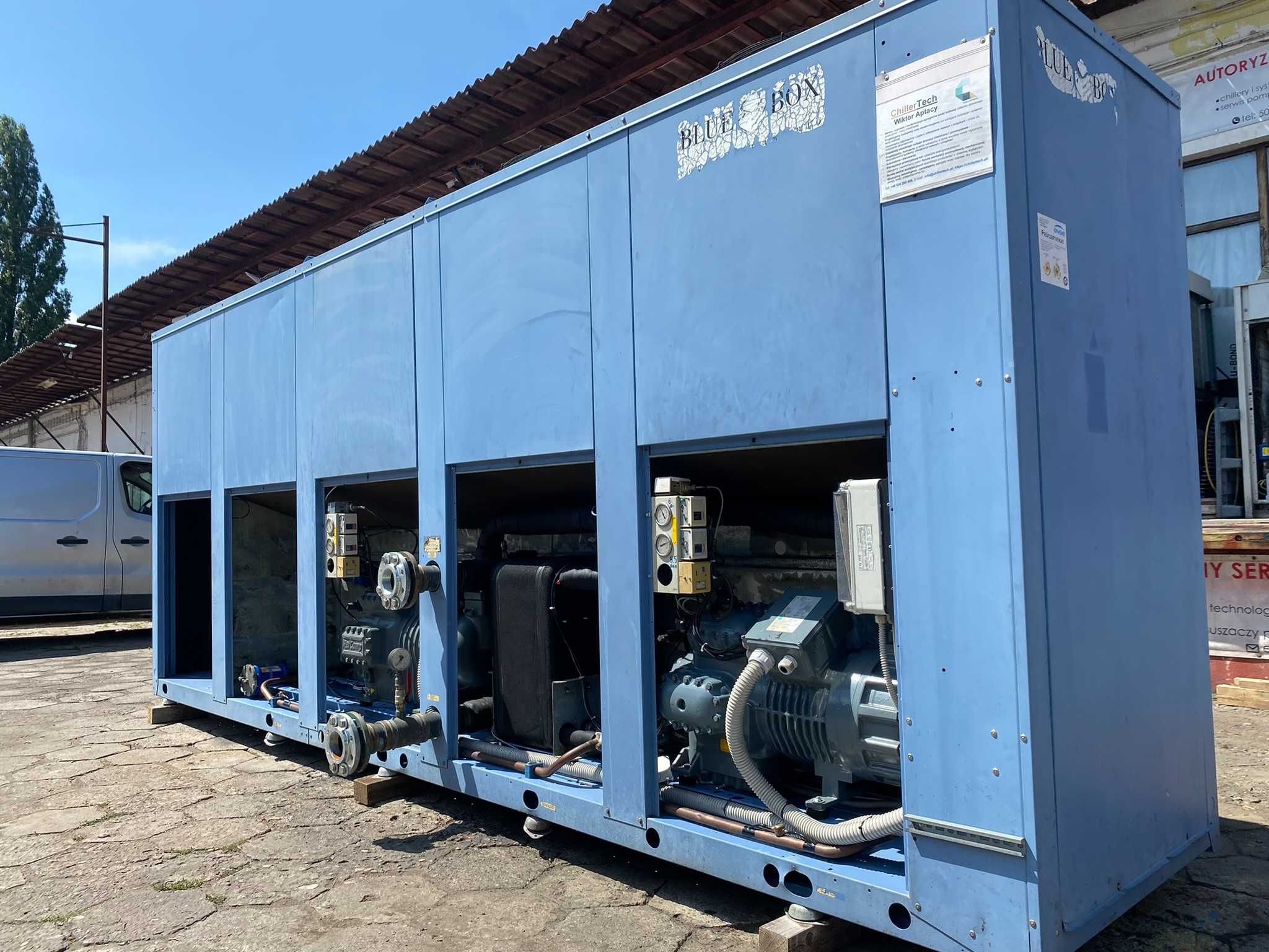 Agregat wody lodowej chiller Blue Box o wydajności chłodniczej 350 kW