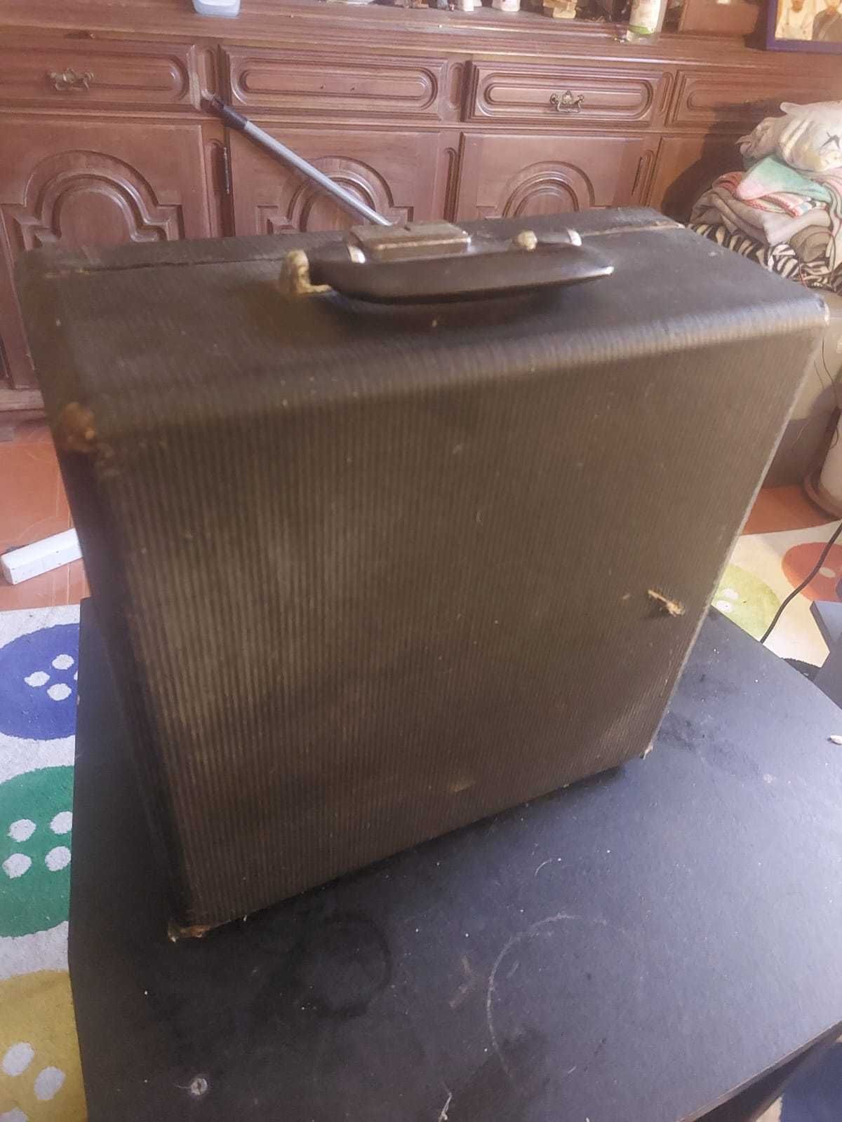 Máquina de Escrever com Mala Smith Corona