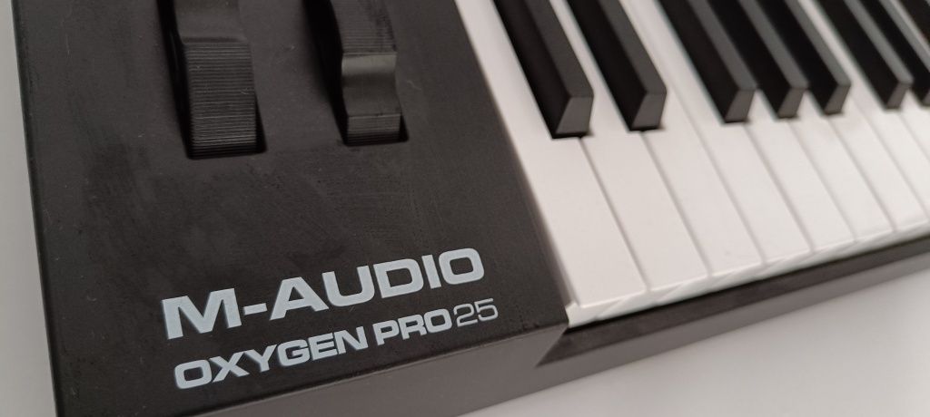 Продається міді клавіатура M-AUDIO Oxygen pro 25