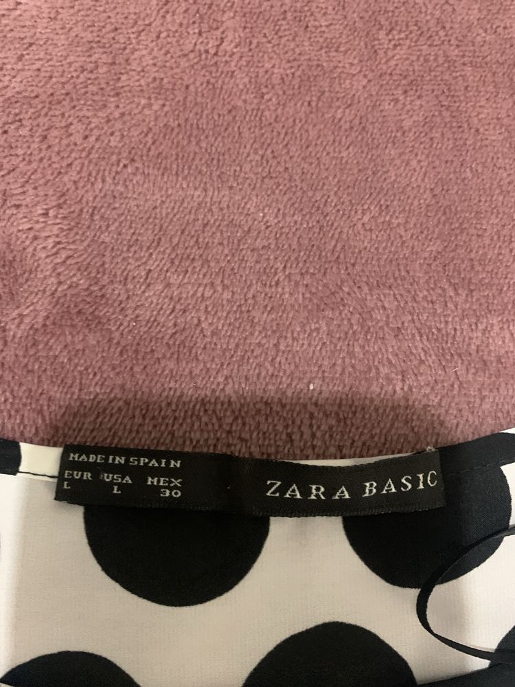 Blusa “Zara” branca às bolas pretas tamanho L