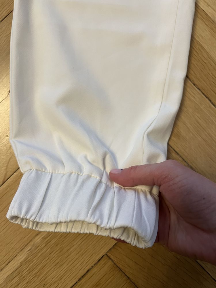 Lekkie, białe spodnie Elisabetta Franchi Jeans rozm 30
