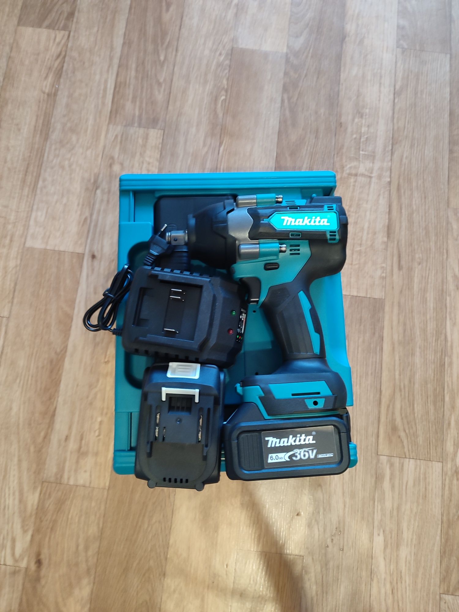 Найпотужніший! Акумуляторний гайковерт Makita DTW 800. Гайковерт АКБ