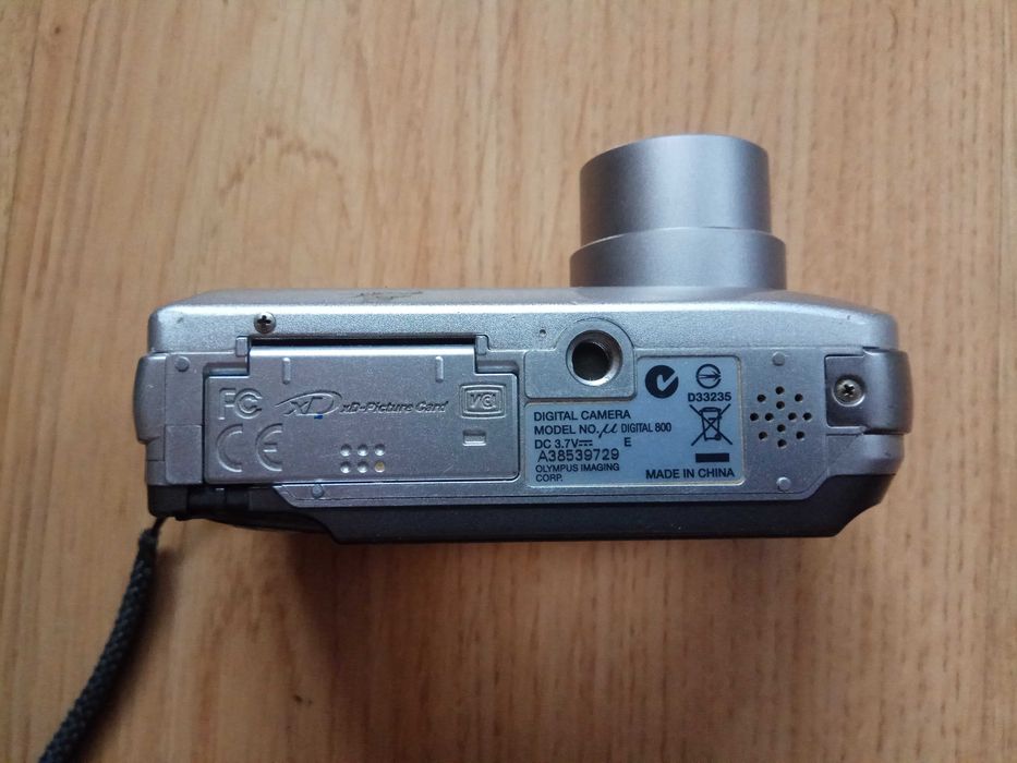У відмінному стані якісна цифрова камера Olympus mju 800 Digital