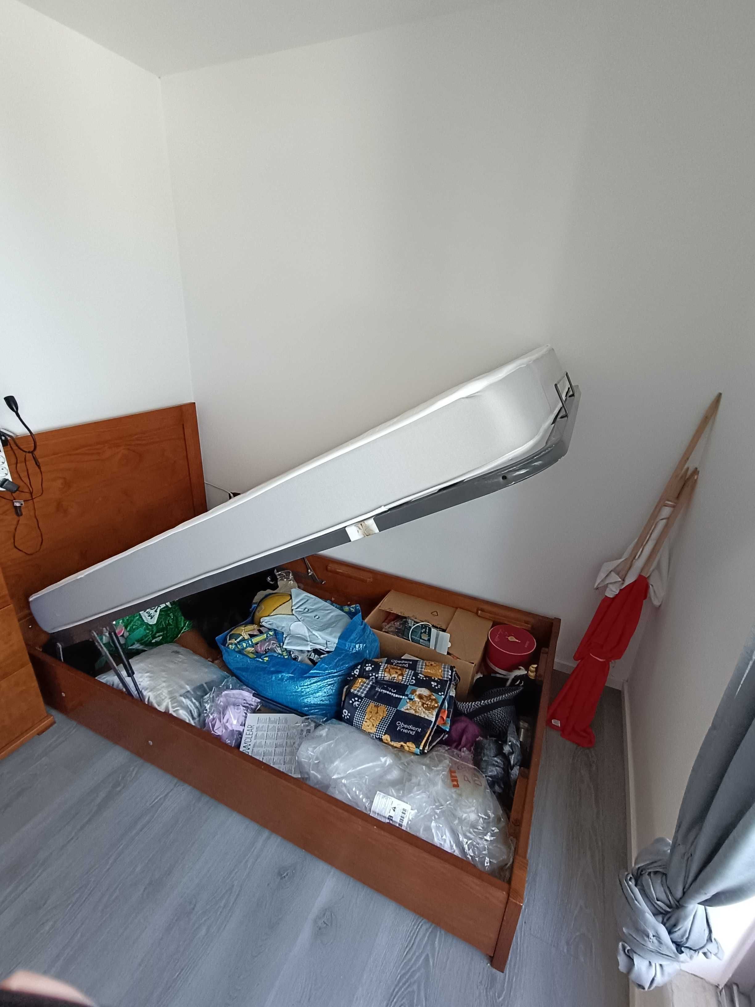 Cama Solteiro + Mesa de Cabeceira Conforama